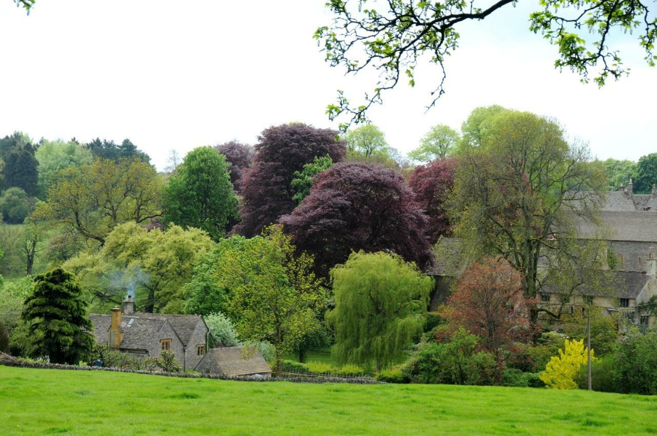 Buttercup Glamping Pod Hotel Cheltenham Exterior photo