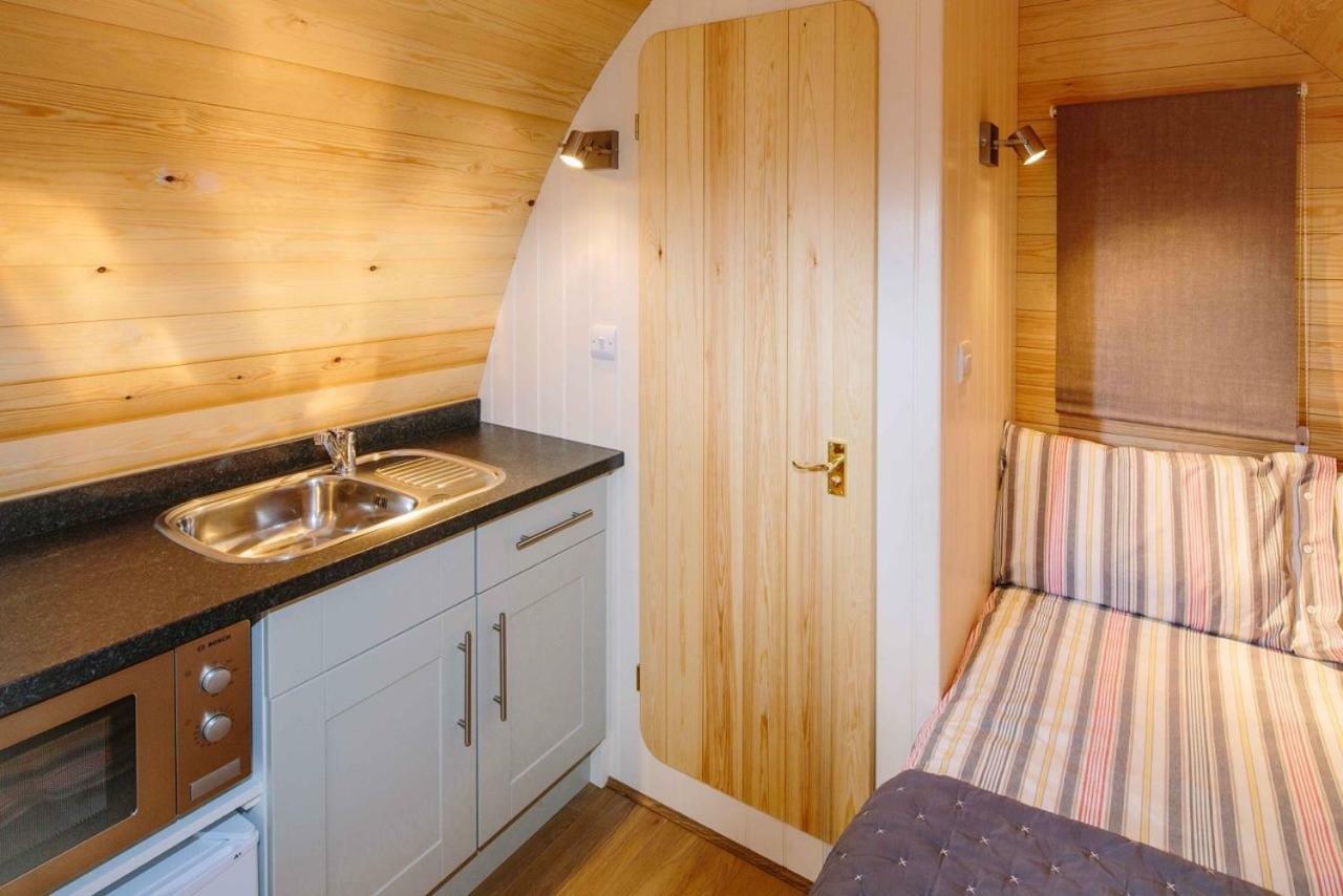 Buttercup Glamping Pod Hotel Cheltenham Exterior photo