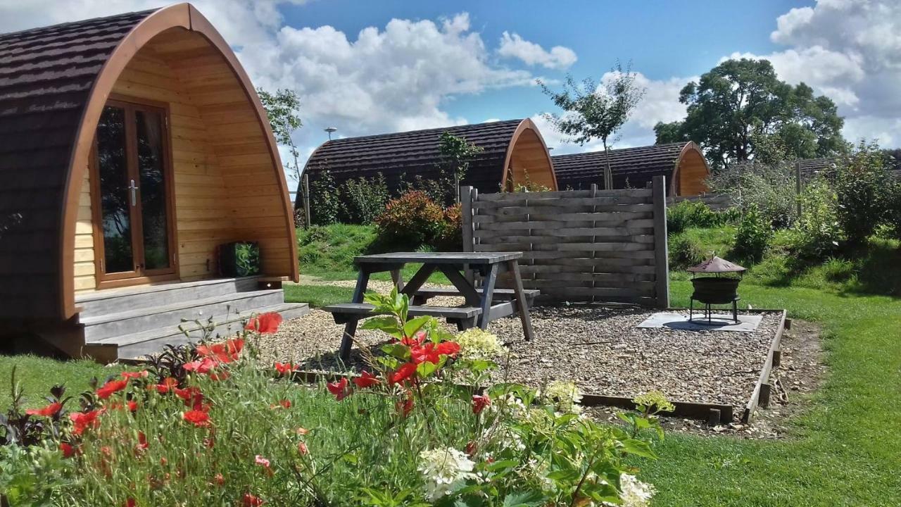 Buttercup Glamping Pod Hotel Cheltenham Exterior photo